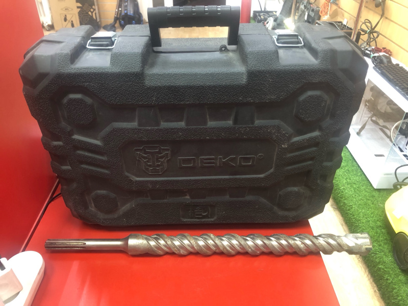 Перфоратор Deko DKH2000 Pro