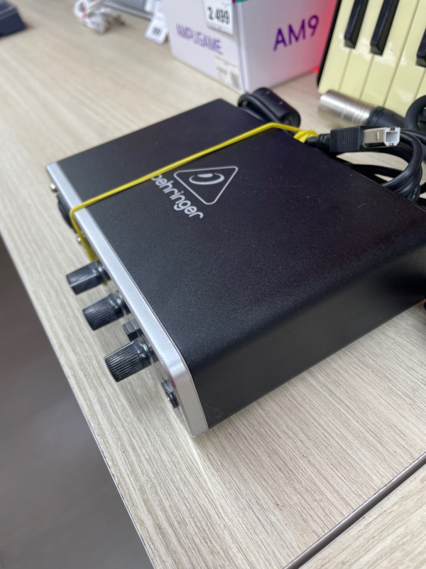 Звуковая карта Behringer UMC22